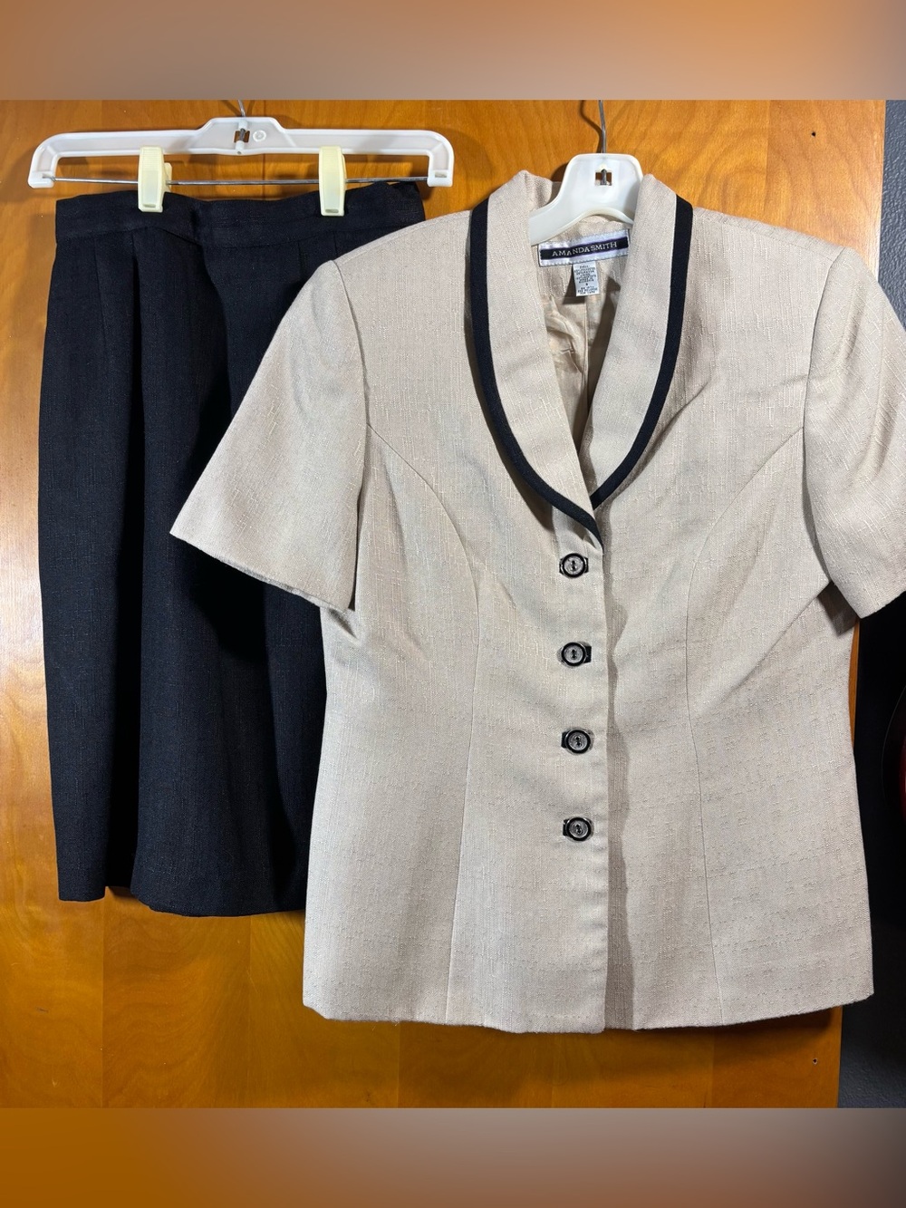 Amanda Smith Elegant Two-Piece Cream & Black Skirt Suit, size 8
